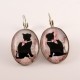 Boucles d’oreille chat : chat noir et son collier de perles