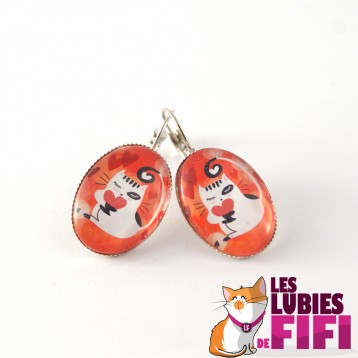 Boucle d’oreille chat : Chat et son petit coeur