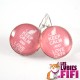 Boucle d’oreille chat : keep calm and love cats sur fond rose
