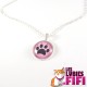 Collier chat : patte de chat sur fond rose