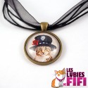 Collier chat steampunk : le chat et son chapeau noir avec la rose