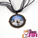 Collier : les loups au clair de lune