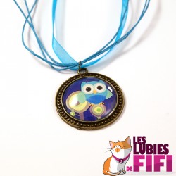 Collier : le hibou bleu