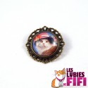 Broche chat : le chat et son chapeau rose