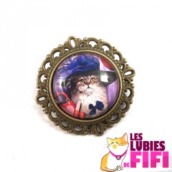 Broche chat : chat et sa capeline rose