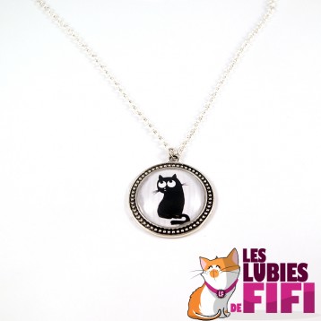 Collier chat : chat noir et son collier de perles