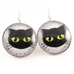 Boucles d’oreille chat : chat noir sur fond blanc à pois